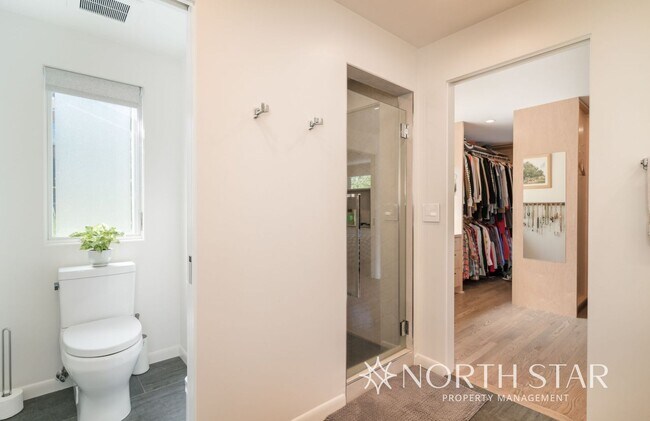 Building Photo - Perfectly located Lake Oswego Mid-century Modern Home with Lake Rights