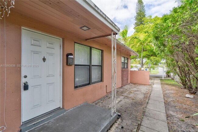 Building Photo - 501 SW 9th St