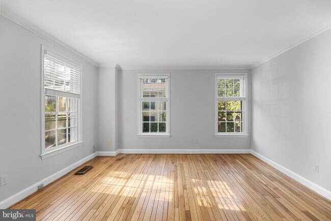 Building Photo - 2810 N Glade St NW