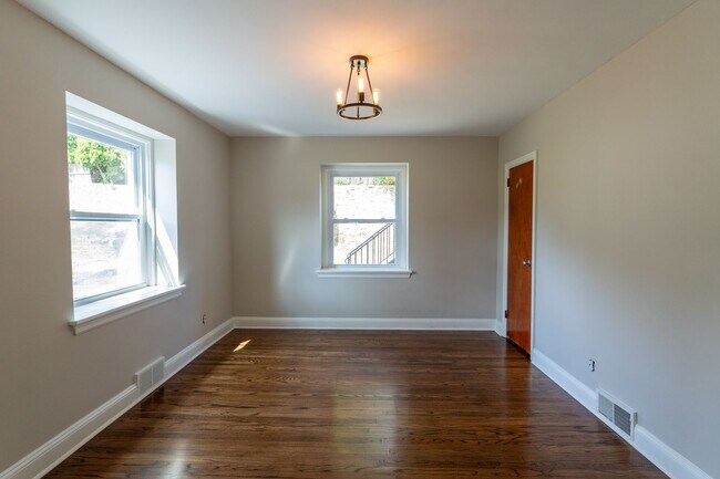 Building Photo - Rare 4 bed Gem in Marple Newtown