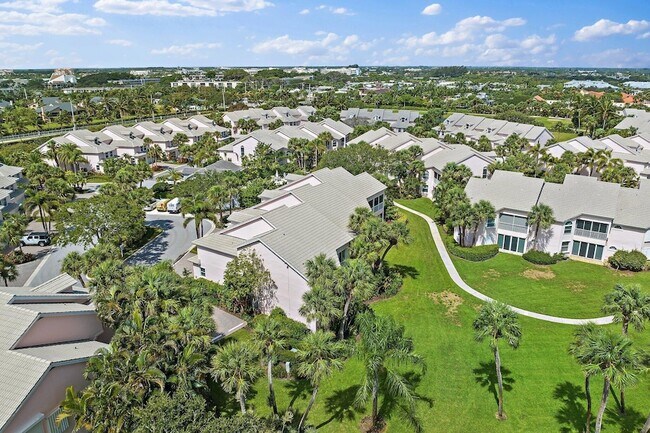 Building Photo - 2905 Fairway Dr N