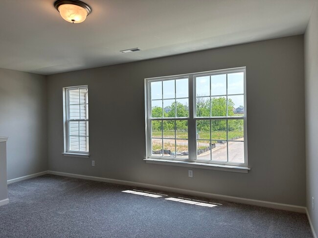 Building Photo - 129 Kirkstall Wy