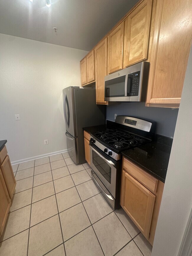 Kitchen - 4860 Eisenhower Ave