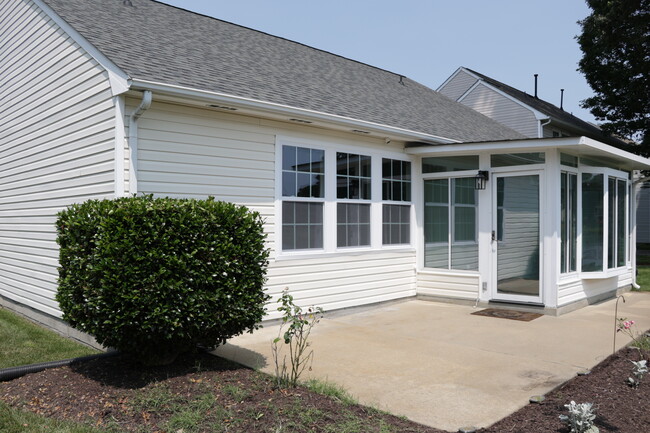 Building Photo - 920 Hanson Dr