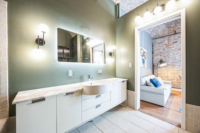 Building Photo - 105 S 12th St