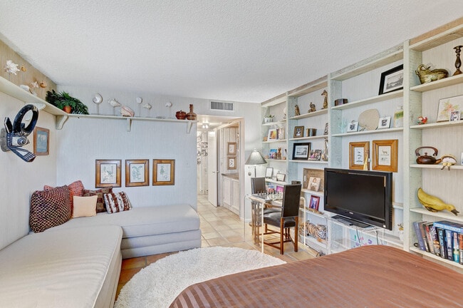 Building Photo - 5550 N Ocean Dr