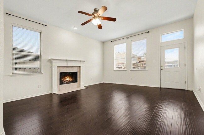 Building Photo - 1707 Briarhollow Dr