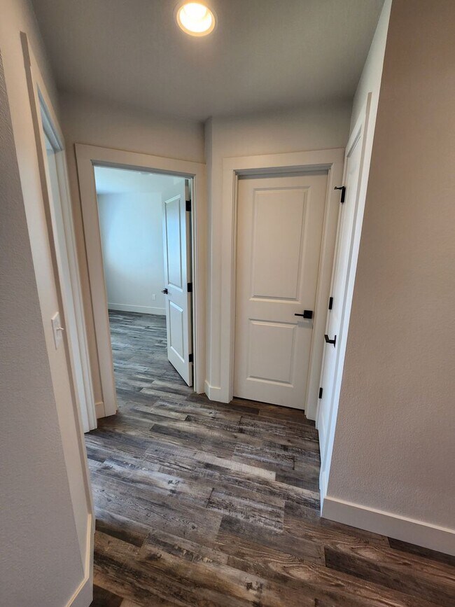 Building Photo - 3 Bedroom 2.5 Bath in Winlock