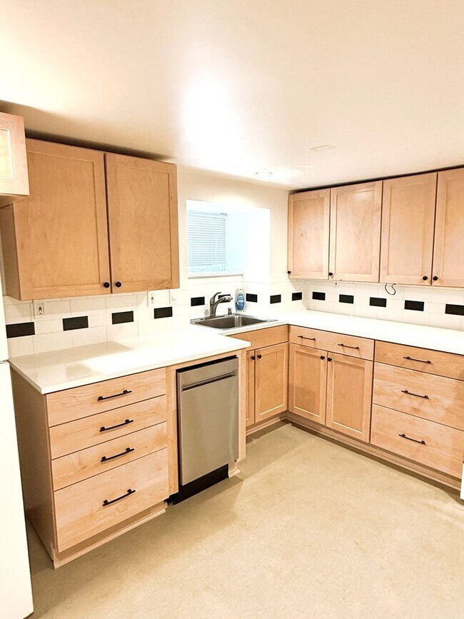 Building Photo - Updated One Bedroom in Beautifully Convert...