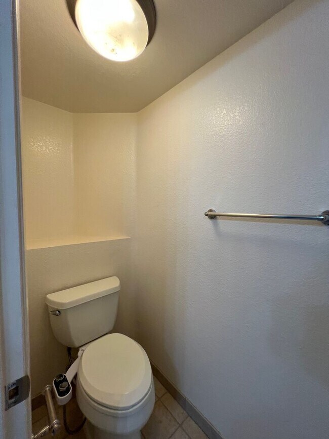 Building Photo - **Beautiful Lake Elsinore 3 Bdrm 2.5 Baths...