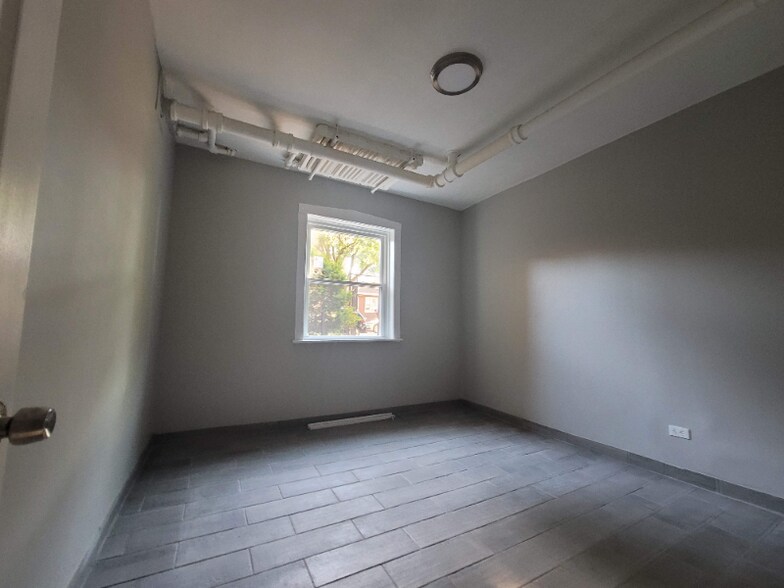 Building Photo - 6059 S Troy St