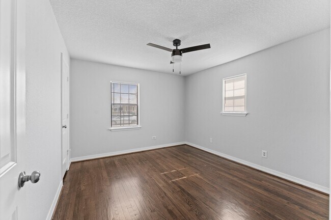 Building Photo - 2024 Jean St