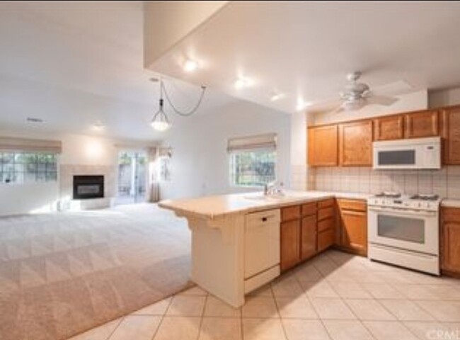 Building Photo - 3-bedroom, 2-bath home in Sierra Bonia Sen...