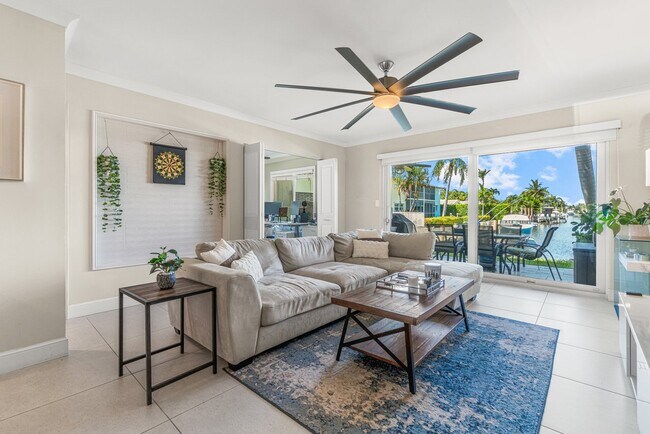 Building Photo - 2311 NE 36th St