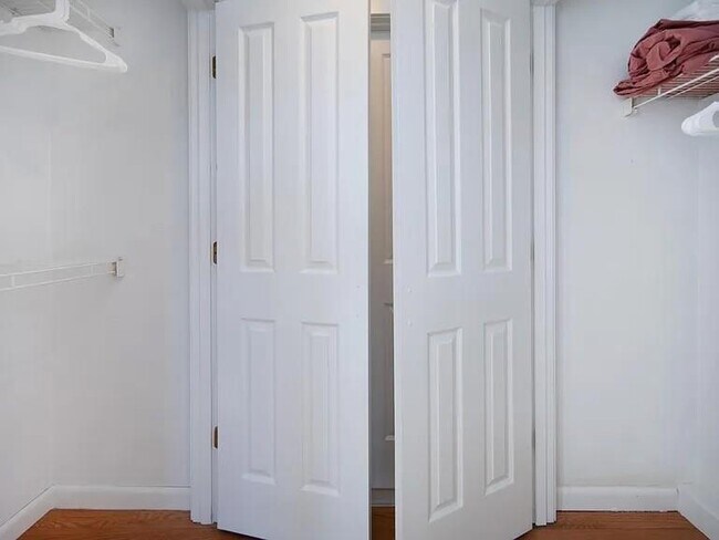 Building Photo - 262 Woodhill Rd