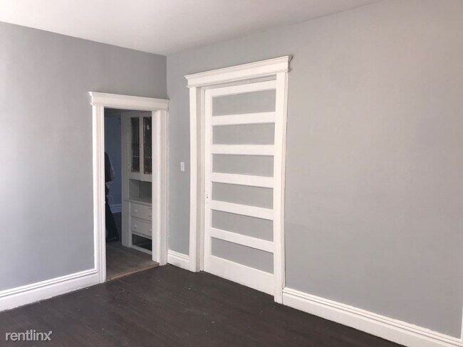 Building Photo - 4 br, 1 bath Townhome - 921 S 17th St