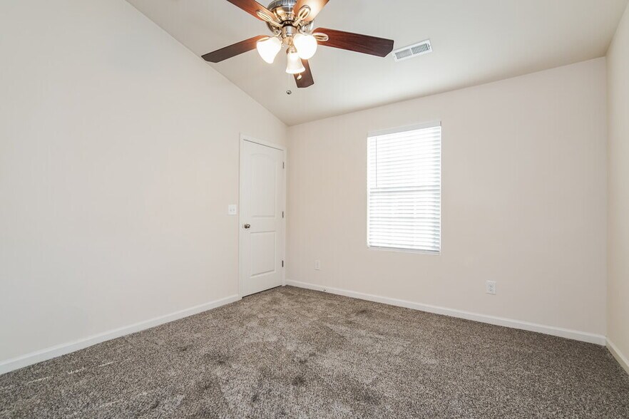 Building Photo - 1433 Tamarino Dr