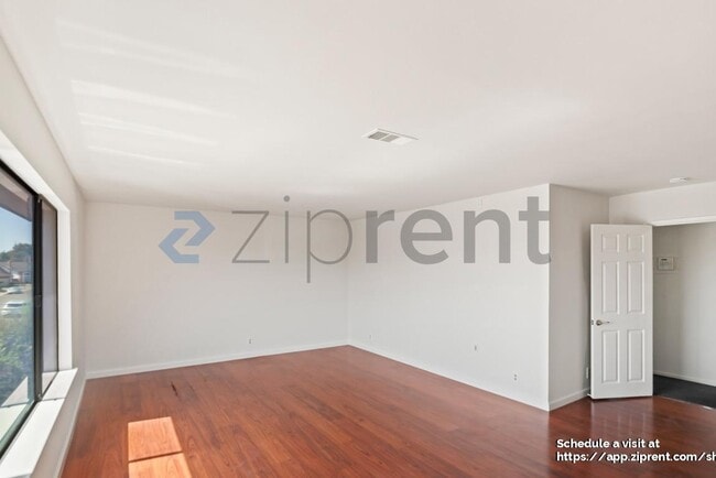 Building Photo - 740 Hollyhock Dr