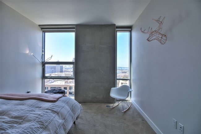 Building Photo - East Village 13th floor condo with panoramic views
