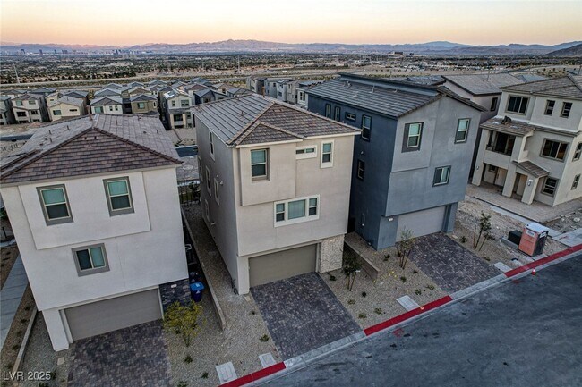 Building Photo - 1494 Bat Hawk St