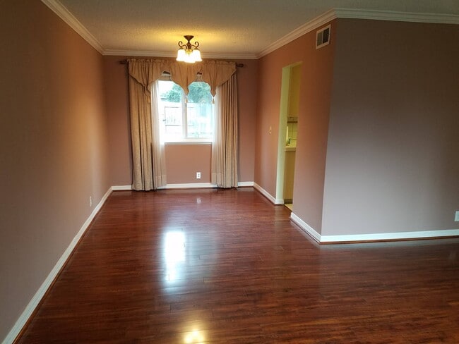 Building Photo - 2650 Bloomfield Ct