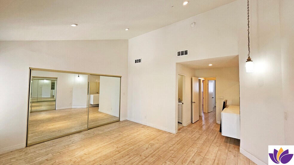 Building Photo - 18130 Oxnard St