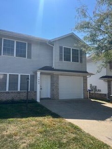 Primary Photo - 1462 W Rockcrest Dr