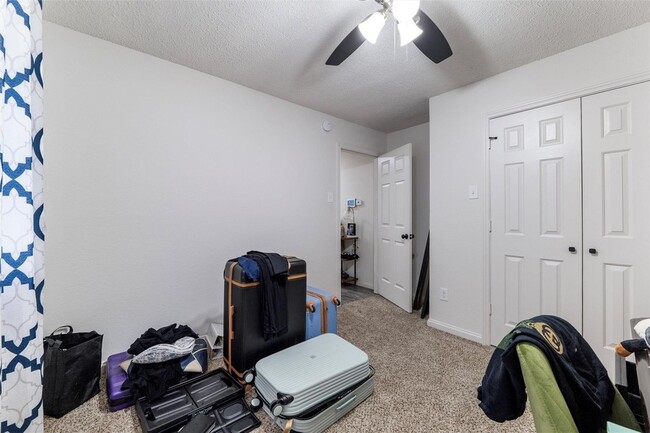 Building Photo - 916 Clover Hill Ln