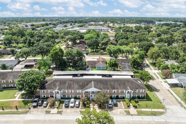 Building Photo - 7225 Beechnut St