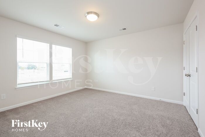 Building Photo - 510 Hillpark Ln