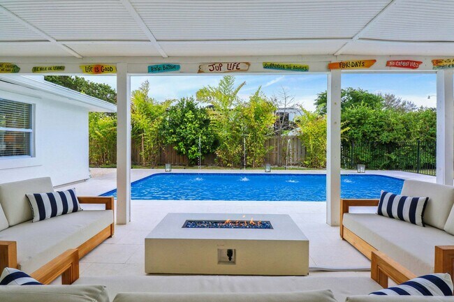 Building Photo - 9 W Riverside Dr