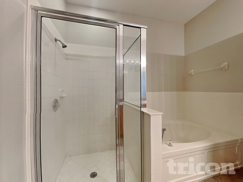 Building Photo - 7253 Lamplighter St