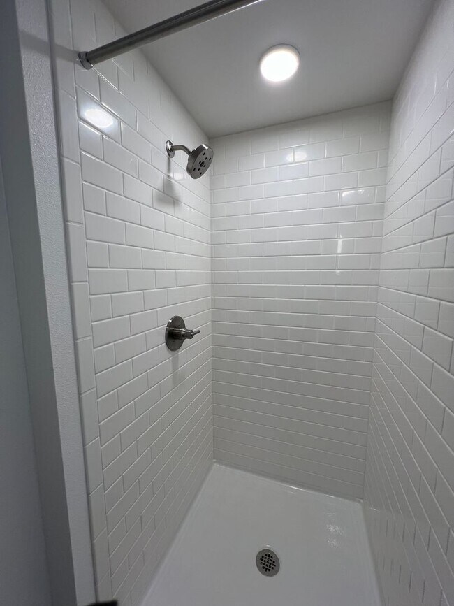 Building Photo - Brand New Kakaako Ililani Condo 2 bedroom ...