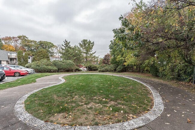 Building Photo - 1560 Douglas Ave