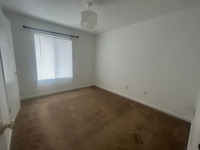 Building Photo - Forest Hills Racquet Club Townhome