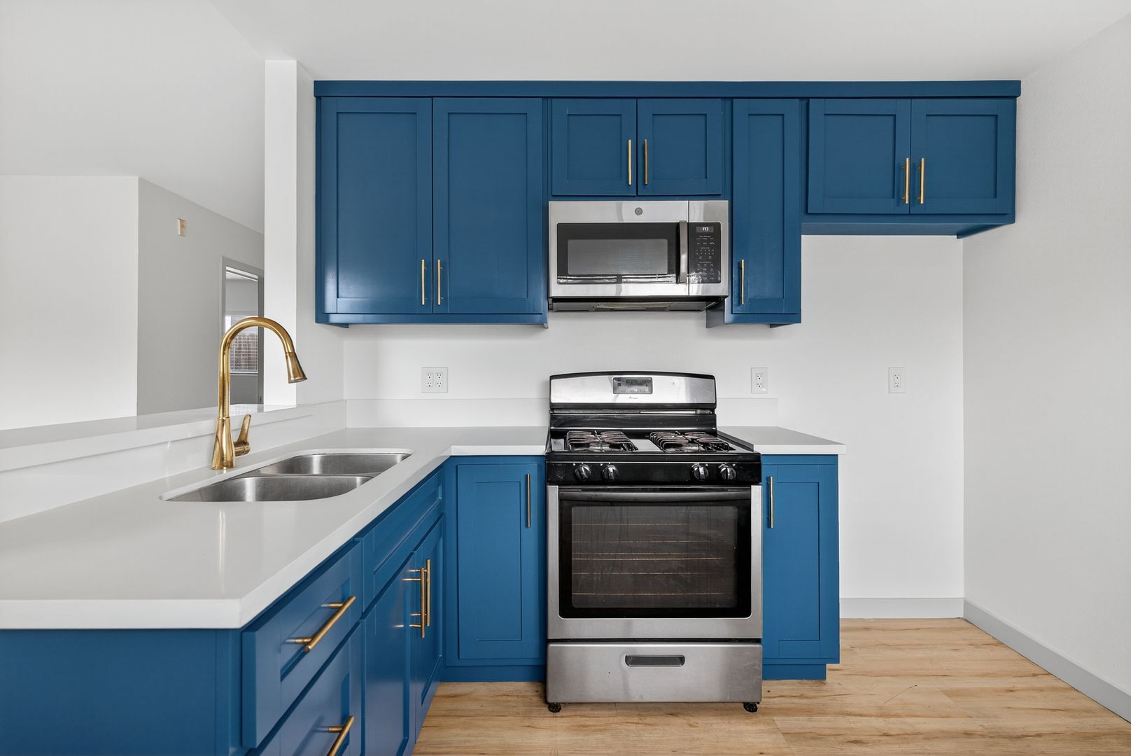 Building Photo - 921 Alamitos Ave