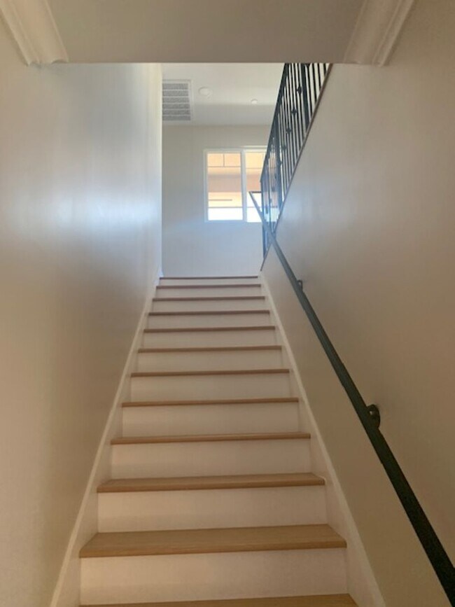 Building Photo - 183 Evergreen Ave