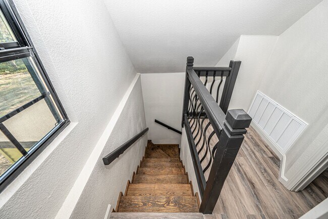 Building Photo - 731/735 8th Yellow Duplex