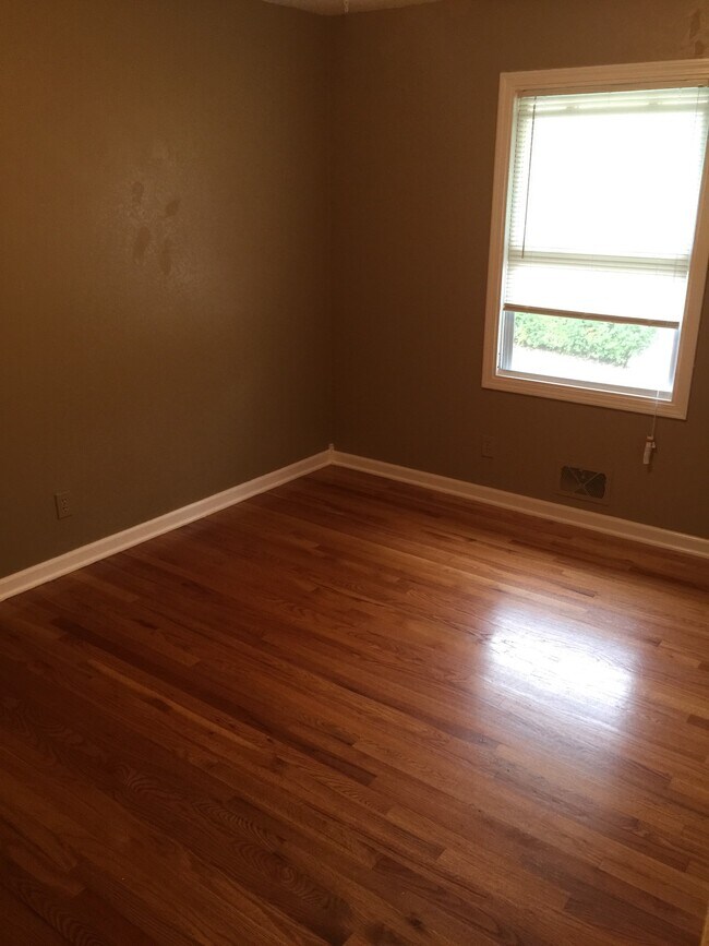 Building Photo - 8325 Elm Ave