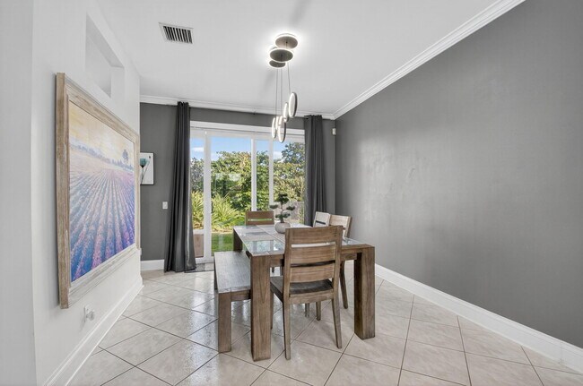 Building Photo - 3943 Westchester Way