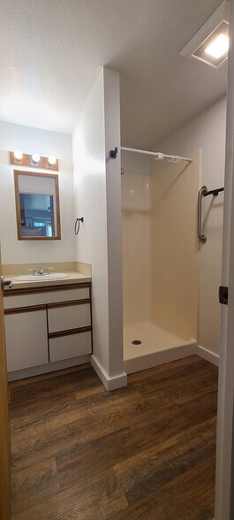 Bathroom - 442 SW Coast Ave