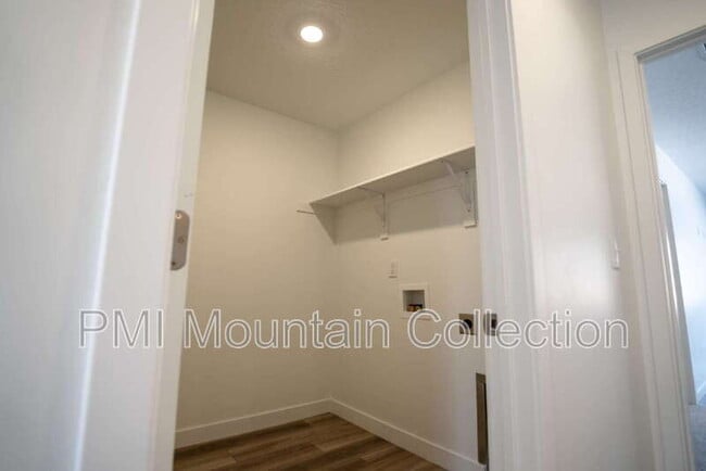 Building Photo - 2484 Wildwood Ln