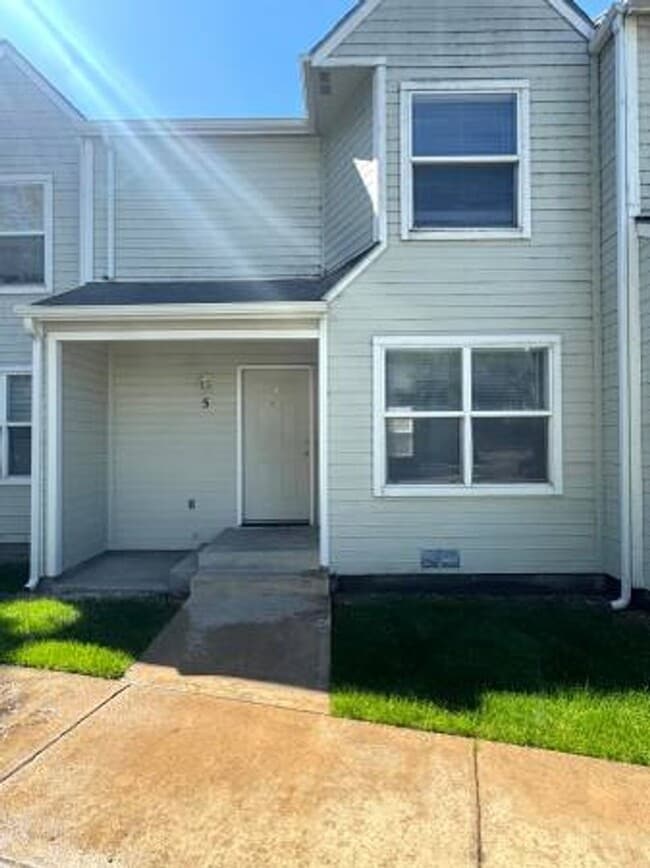 Building Photo - 1120 S Fern St