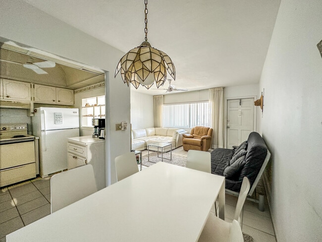 Building Photo - 3280 Lake Osborne Dr