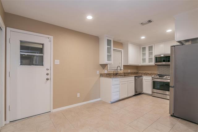 Building Photo - 6501 Calmont Ave