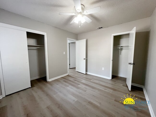 Building Photo - Charming 3 Bedrooms Home in Crestview, a must see at a great price!