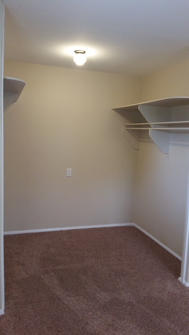 Building Photo - Great 3 bedroom 2 bath rancher at an amazi...