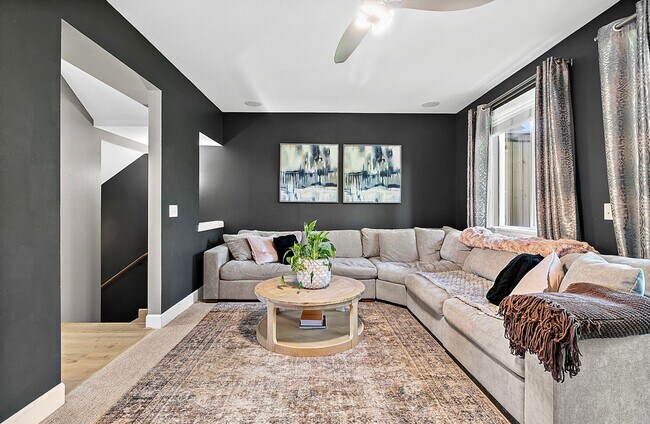 Building Photo - 4Bd/2.5Ba Renton Townhome