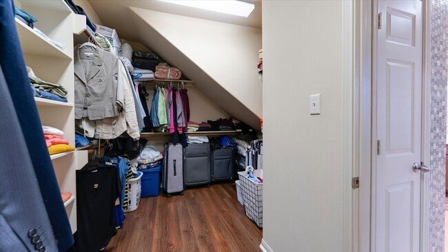 Building Photo - 17915 Quiet Loch Ln