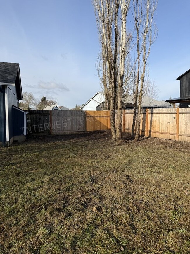 Building Photo - Remodeled 3 Bd Home W/ Washer & Dryer Hook-ups, Large Fenced Backyard, Gas Fireplace & 2 Car Garage!